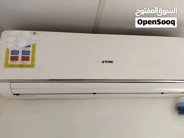 مكيف نوع يورك حجم طنين بحالة ممتازة جدا وبارد