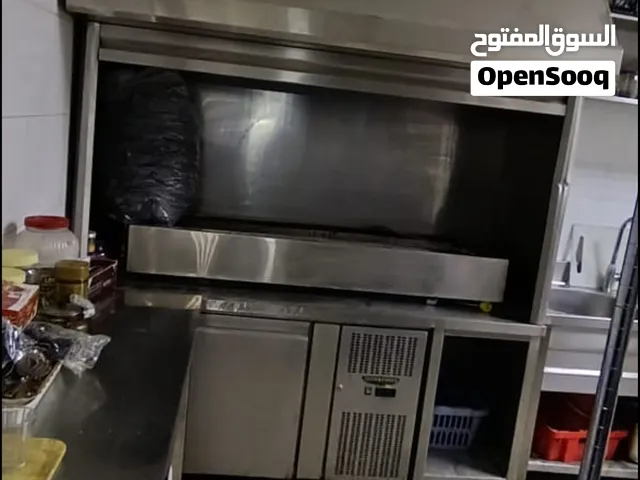 عدة مطعم نظيفة بحالة مستعملة جيدة جداً ممكن النقاش بالسعر اكثر اذا كنت تريد شراء جميع الأغراض