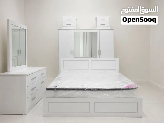 غرفة نوم كامله للبيع بلون ابيض بحجم كنج سايز