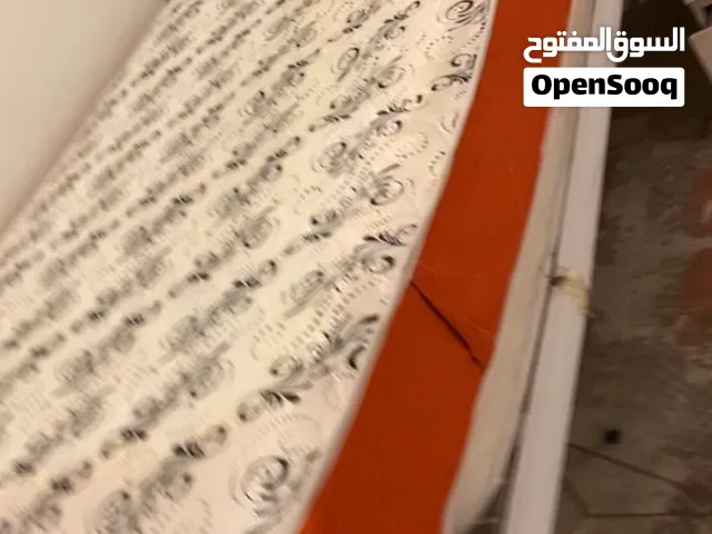 سرير نفرونص مع فرشه طبيه نضيفه ب خمسة تعش