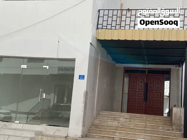 بناية في قلب مطرح سلطنة عمان