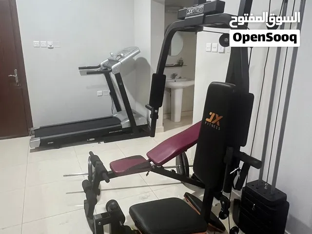 يبلغ السعر الإجمالي لجهاز المشي، والدمبل، والباربل، وجهاز التمرين 310 دنانير.