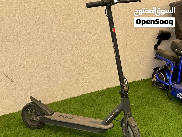 Ducati Pro-1 Evo E-scooterسكوتر كهربائي من نوع دوكاتي (الوصف مهم)