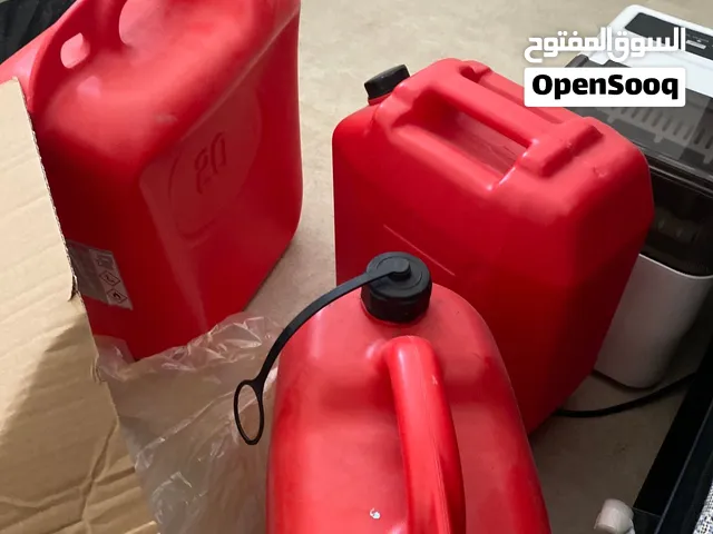 قفص لحفظ الاغراض وعلب بترول