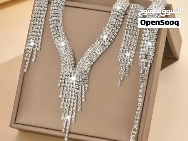 طقم اكسسورات كرستال نسائي للمناسبات 3قطع  مع هديه