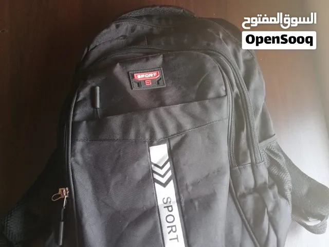 شنتة سبورتز للبيع فيها 4 جيوب وبنحط فيها كل اشي