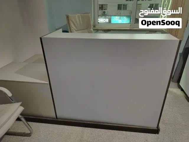 مكتب استقبال ( رسبشن) العرض 120+80 الارتفاع 110 العمق 60 بالاضافه إلى درجين