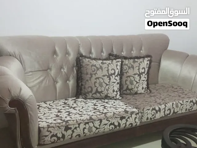 كنب مستعمل سبع مقاعد  بحال الوكاله للبيع 200 دينار قابل للتفاوض