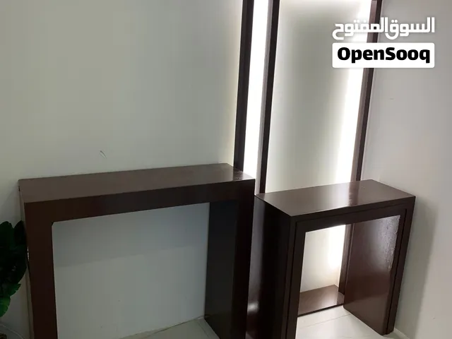 مدخل للايجار خشبي بني طاولتين واستاند للمناسبات ومتعدد الاستخدام