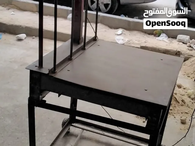 ميزان ديجيتال 2طن بحالة ممتازة