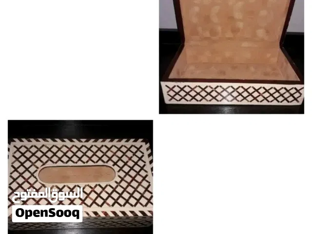 علبه مناديل   صدف ابيض و بولستر و بلاستيك مضغوط