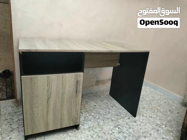 مكتب طول 120 وعرضه 160 وارتفاعه 80