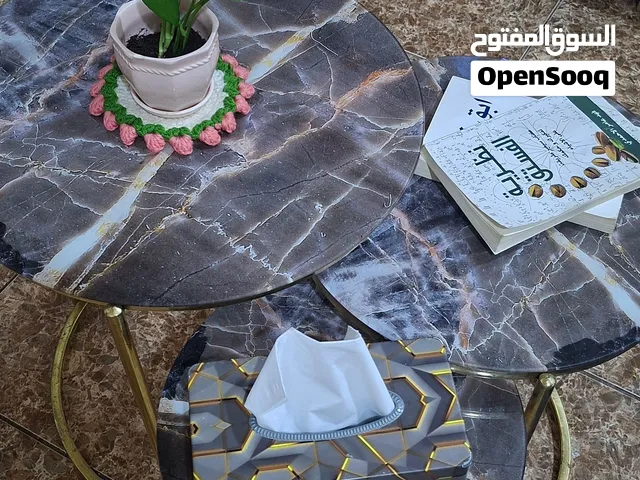ثلاث طاولات للصالة