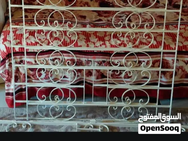 باب وشباك حديد مطلى