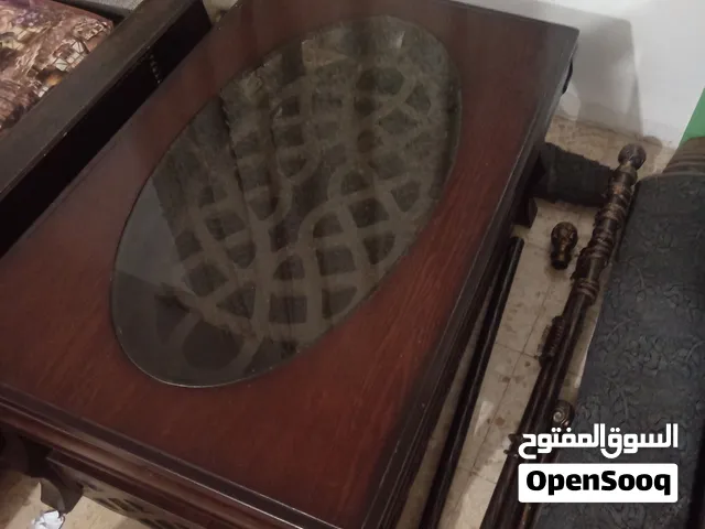 طاولات خشب ثقيل