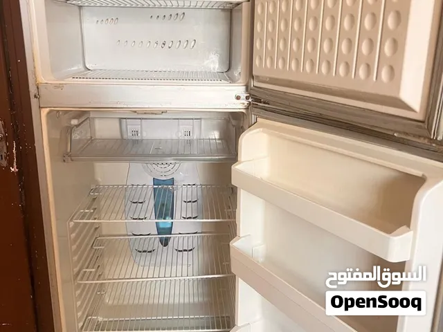 ثلاجة مستعملة بابين (فرايزر علوي) للبيع بسعر مناسب