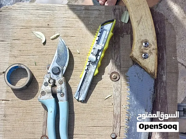 عده  شغل  تقليم شجر الزيتون
