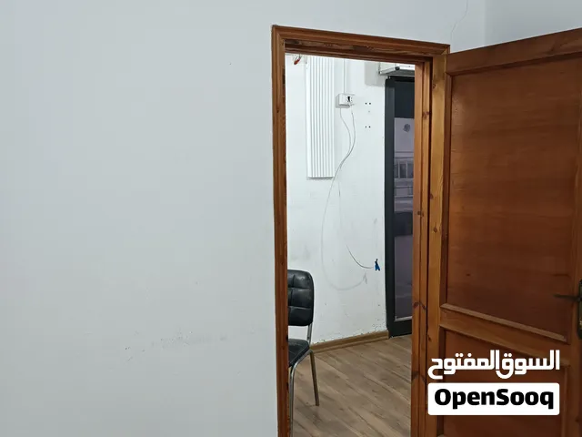 مكتب للايجار مع دورة مياه