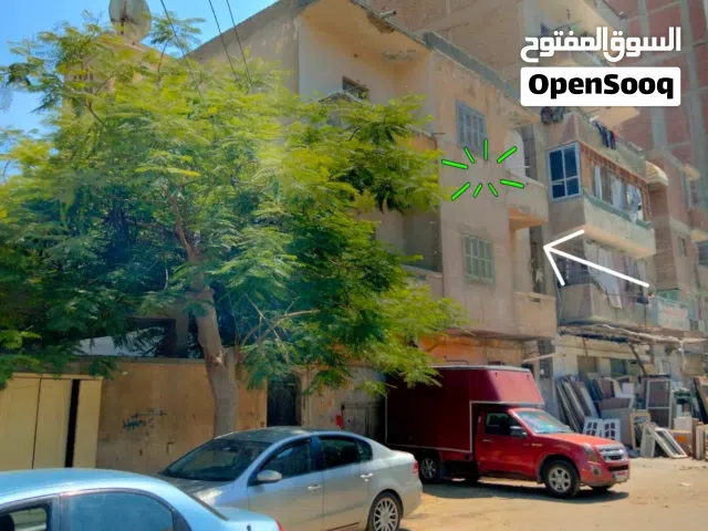 منزل مكون من تلات طوابق   ومحلات