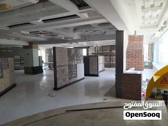 Showroom for rent in Al Maabilah Industrial Area, in  same building as Bank Muscat, Area: 600 square