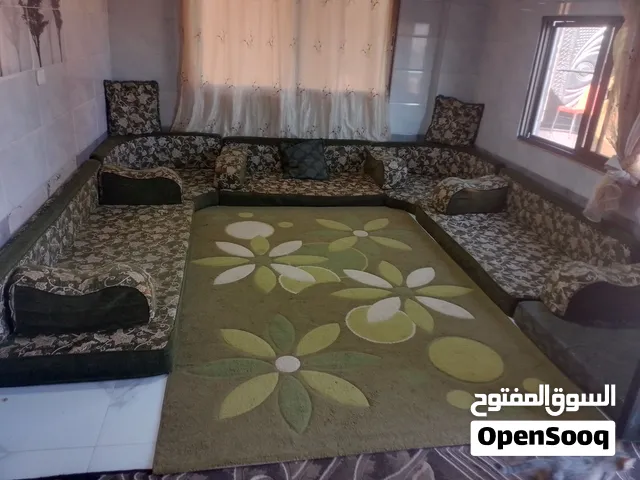 طقم فرشات مستعمل بحاله جيده كما موضح بالصوره بسعر مغرييييي وقابل للتفاوض