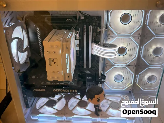 Clean white gaming pc