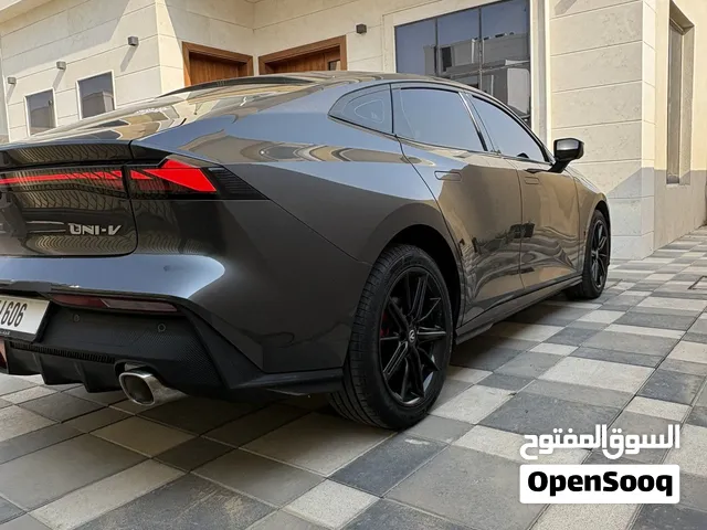 Uni-v  شانجان موديل 2025 نظيفة جدآ مواصفات     خليجية السعر قابل