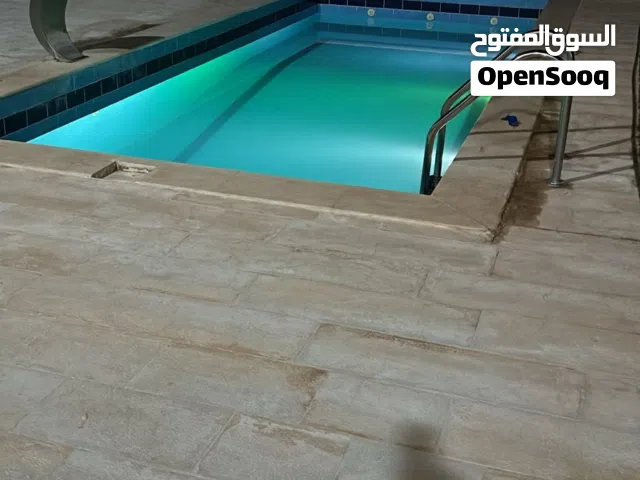 على البدل أرض اوسيارة مزرعة جاهزه و مطلة على جبال جرش