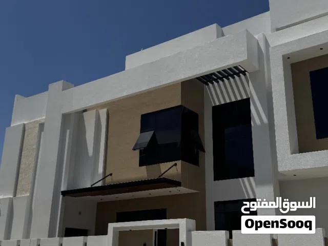 فيلا عصرية في الخوض السابعة بتفاصيل استثنائية