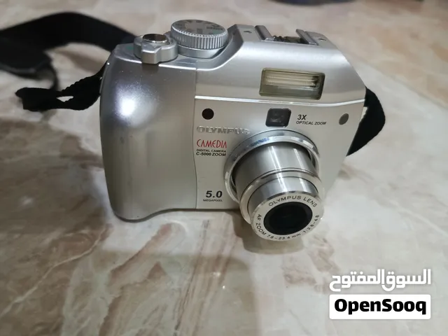 كاميرا Olympus c5000 zoom بحالة الوكالة صنع في اليابان معها البطارية الأصلية وميموري 2 جيجا نوع xd