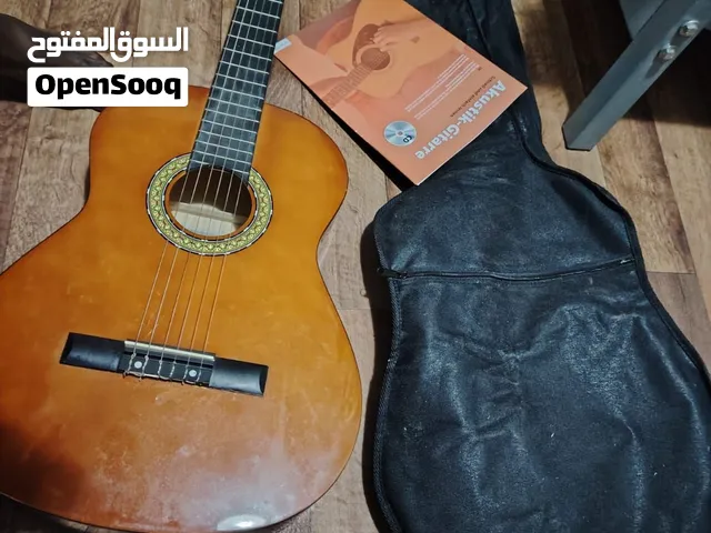 جيتار كلاسيك للبيع بحالة كويسة + شنطة وكتاب تعليم