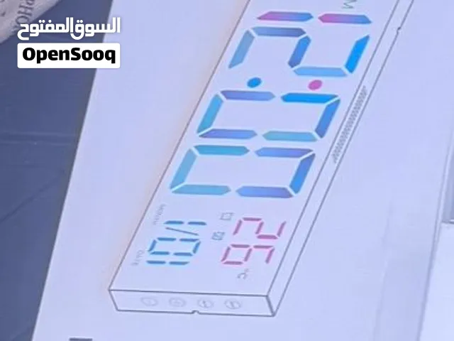 ساعة حائط جديدة