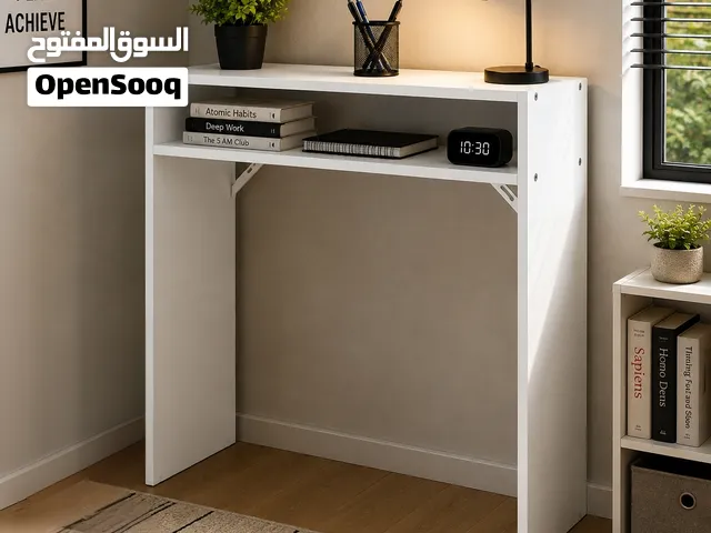 عرض العودة للمدارس  مكتب دراسة عملي برف تخزين يوفر المساحة ويرتب الكتب ويصنع ركناً مثالياً للطلاب .