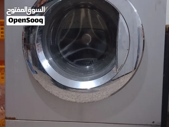 السلام عليكم  غسالة LG مكانه