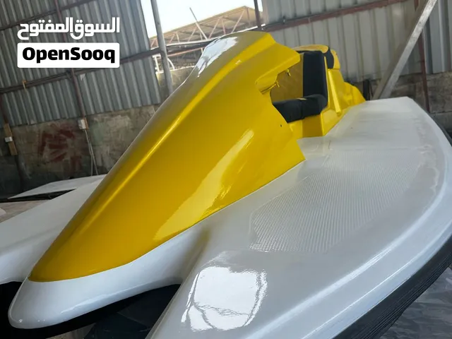 قارب رياضي شبه جديد