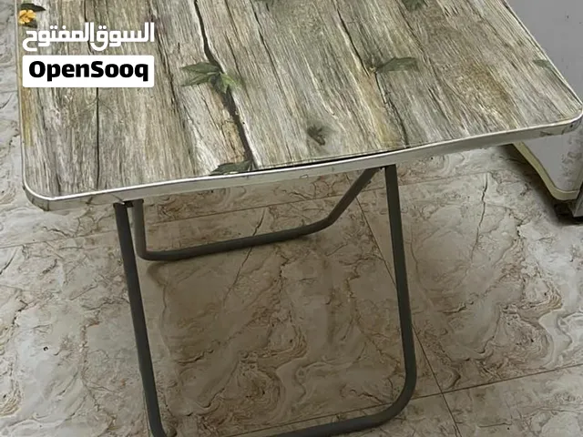 طاولة مستعملة