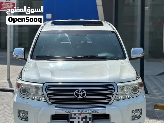 TOYOTA LAND CRUISER GXR V8 2015 WHITE