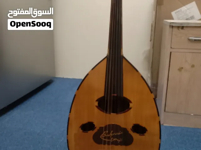 عود بحريني قديم سنة الصنع2000 موديل تصميم عراقي عمر العود 26  سنه موديل 2000 تصميم عراق ي قالب كبير