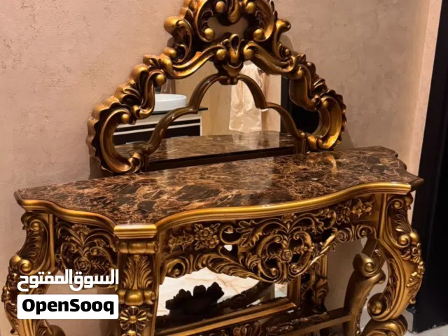 طاولة مدخل مع مرآة