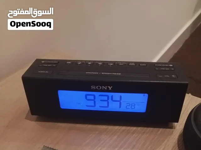 ساعة منبه راديو رقمية سوني Sony dream mashen. شاشه زرقاء مميزه في العتم مع تحكم في الاضاءه افخم مودي