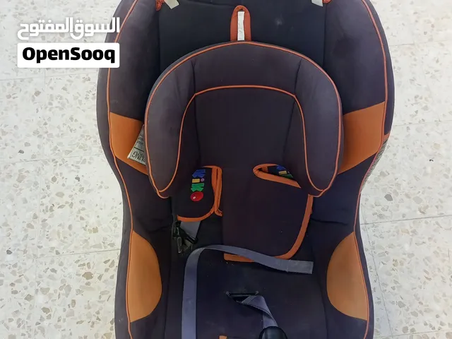 مقعد سيارة للاطفال بحالة ممتازة