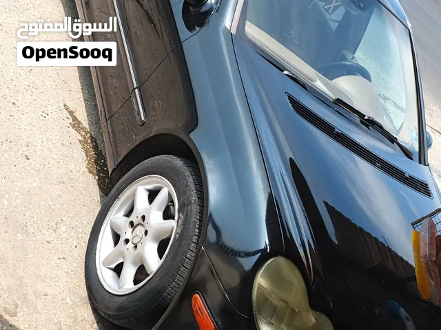 Mercedes-Benz C320 W203 موديل 2002 اللون الخارجي: أسود الداخلية: أبيض/بيج فتحة سقف