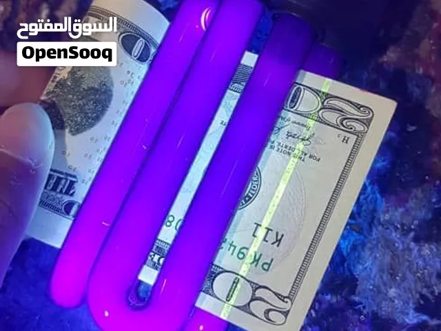 نوع اللمبة برايت سكر ذو أشعة فوق البنفسجية  والتي تتميز بالون الأسود