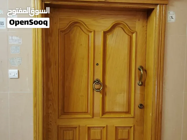 شقه ديلكس بها 6غرف وغاز مركزي قريبه من الخدمات العامه بشارع الحكم الطبري بحي الزاهر