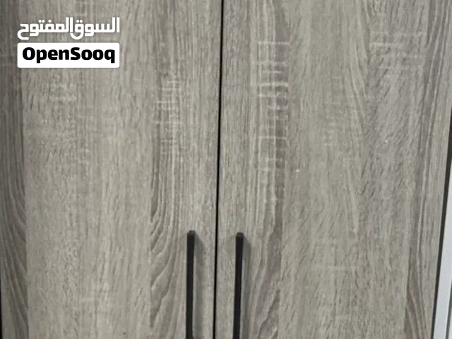 خزانة تعليق ملابس نظيفة جدا