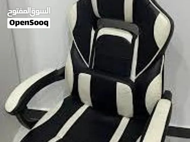 للبيع كرسي جمينج شبه جديد ، قابل للتفاوض