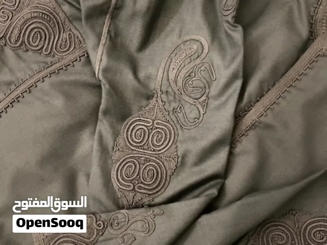 زبون يدوي خدمة يدوية تامة حاجة ربي يبارك لون جيشي مقاس 3 خرج كله يدوي