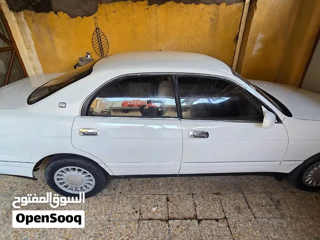 تويوتا بطة لون ابيض مصبوغة عام للجمالية كراون 93 محرك 2500