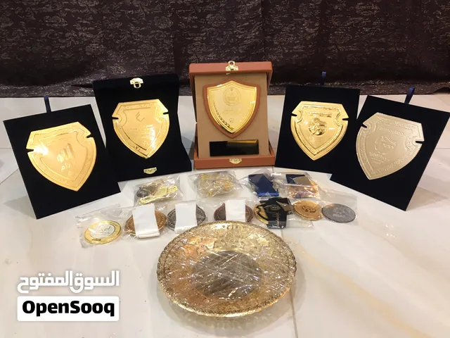 دروع وميداليات تذكارية وهدايا فاخرة