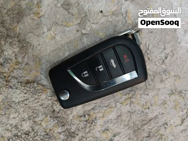 ريموت تويوتا كامري 2019 وكورولا الاصلي نظيف جدا للجادين فقط ويركب على اي سيارة تويوتا